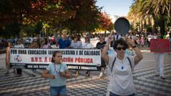 Cacerolada contra los recortes en educacin en Noia