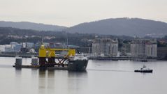 La segunda plataforma para el parque e�lico marino de Cobra parti� de Navantia Fene