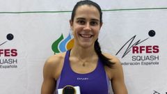 Marta Dom�nguez con el trofeo de campeona de Espa�as de squash