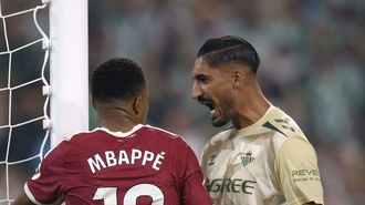 �lvaro Valles celebra el penalti parado ante Mbapp�