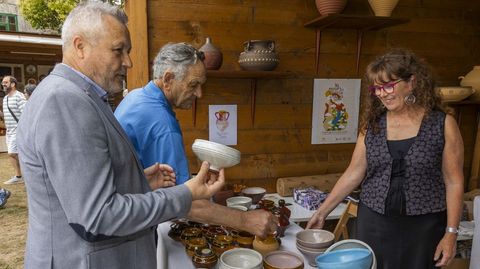 O Rulo y Ram�n A��n, durante su visita a los puestos de venta