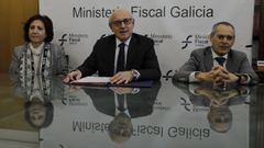 El fiscal superior de Galicia, Fernando Suanzes, con la fiscala delegada de Violencia sobre la Mujer de la Fiscala General del Estado, Teresa Peramato, y el fiscal delegado de la especialidad en Galicia, Fernando Martnez, antes de la reunin de la junta de fiscales de violencia machista.