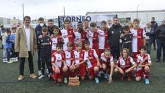 Los alevines, en el Torneo Concello de Carballo, en el que fueron subcampeones