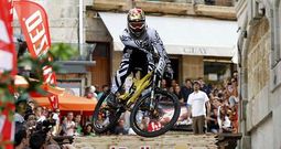 El descenso urbano en mountan bike fue la actividad que m�s p�blico congreg� durante todo el recorrido.