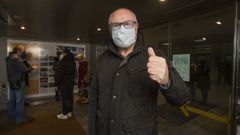 Manuel Antelo, uno de los profesores citados ayer para vacunarse en el hospital Virxe da Xunqueira