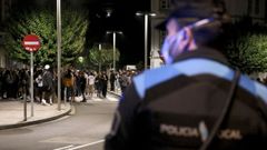 Imagen de archivo de un agente de la Polic�a Local, en un dispositivo nocturno en Santiago