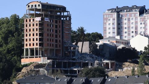 Una de las torres de O Garan de Lugo ya ha sido demolida