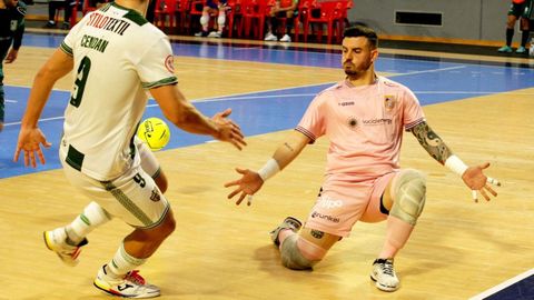 Lautaro El Daher realiza una parada en un partido ante el C&oacute;rdoba Patrimonio de la Humanidad. 