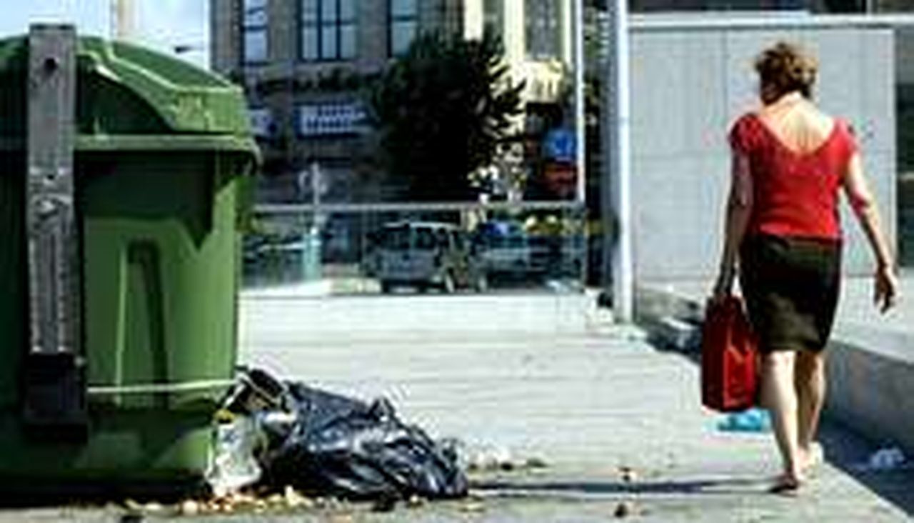 La basura se acumula en la calle y deteriora la imagen de Vigo