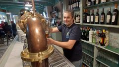 Jos� Fern�ndez en el primer local que abri� en su nueva etapa en Ribadeo, La Flor de Jose