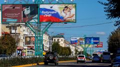 Paneles con publicidad prorrusa en una carretera de la regin de Lugansk, en Ucrania