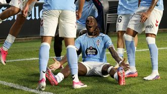 Milla, protagonista en dos de los goles, celebrando uno de ellos con sus compa�eros.