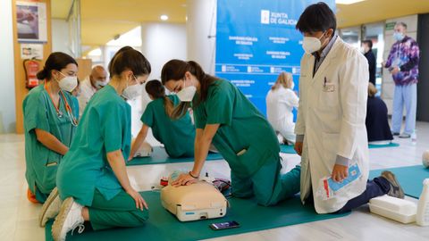 Curso de primeros auxilios para realizar maniobras de resucitacin cardiopulmonar (RCP) en el Chuac