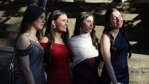 Una tarde de graduci�n en Salesianos y el IES Julio Prieto Nespereira.Los alumnos de Salesianos disfrutaron del entorno del colegio