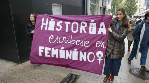 La batucada Tr�pico de Grelos ameniz� la jornada reivindicativa que recorri� la v�a peatonal.