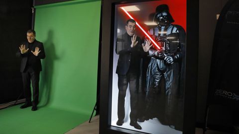 El conselleiro de Educaci�n, en un plat� virtual