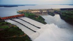 Imagen de la gran presa hidroel�ctrica de Itaip�, en Paraguay
