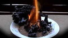 Una alumna se quema haciendo el experimento de �la serpiente del fara�n�