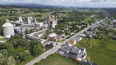 Vista panorámica de Oural, con las instalaciones de la fábrica de cemento, hoy en manos de Votorantim, al fondo