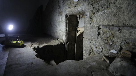 Entrada a la �mikv�, un ba�o jud�o de purificaci�n descubierto en el n�mero 4 de la calle Sinagoga de A Coru�a