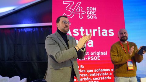 - El secretario general de la FSA-PSOE y presidente del Principado, Adrin Barbn (izda), protagoniza una entrevista bajo el ttulo 'La Asturias que soamos en el 34 congreso' durante la celebracin del 34 congreso FSA-PSOE