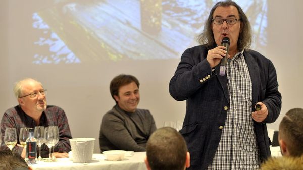 Pedro, Rodrguez, al fondo, en una cata de Luis Gutirrez en Fevino