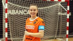 <span lang= gl >Cris Blanco, unha das capit�s laranxas, loce o brazalete no Vista Alegre.</span>