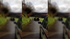 Un coche se sale de la carretera en el t�mino municipal de Meira