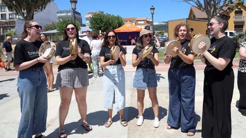 Llegada de participantes en la traves�a a nado  Arousaman que nadan por el da�o cerebral adquirido DCA