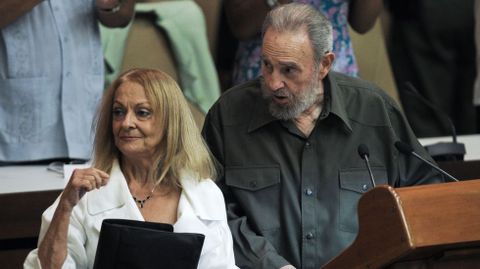 Fidel Castro junto a su mujer Dalia Soto del Valle. 