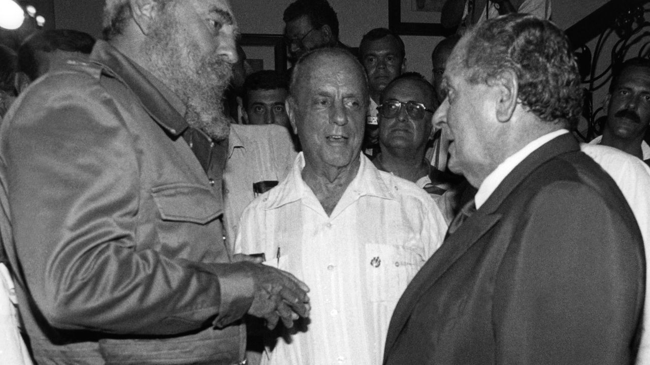 500 kilos de pulpo y 72 litros de aceite viajaron de O Carballiño a Cuba en 1991