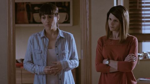 La sargento Neira, Marga, y su hermana Raquel recrean lo sucedido ocho antes del primer episodio, con transformaci�n f�sica incluida