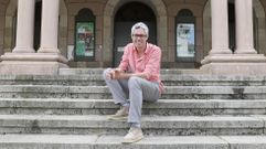 Iv�n Rivas, retratado na escalinata do teatro Jofre.