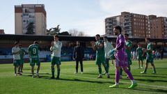 Los jugadores del Racing y el t�cnico Romo dan las gracias al Racing por su apoyo al Talavera