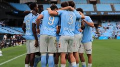 Los jugadores del Celta Fortuna, celebrando un gol en Bala�dos.