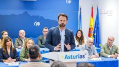 El presidente del PP de Asturias, �lvaro Queipo, durante su intervenci�n este lunes en el CEA