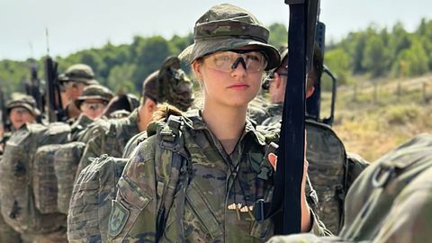 La princesa Leonor de maniobras durante su formaci�n en la Academia General Militar en junio del 2024