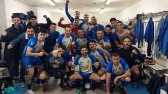 Los jugadores del Arz&uacute;a celebrando la victoria sobre el Bertamir&aacute;ns (2-0).