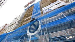 trabajos en una fachada de un edificio de Pontevedra