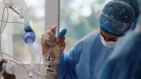 Una enfermera en el hospital de Sotiria, en Atenas