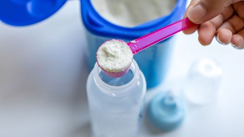 Imagen de archivo de leche de f�rmula infantil