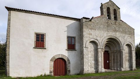 Iglesia romnica de San Paio, junto al antiguo palacio de los obispos