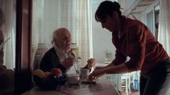 Manuel de Blas y Malena Alterio, en una escena de la cinta de Antonio M�ndez Esparza �Que nadie duerma�.