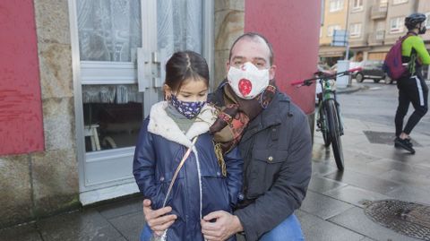 Ilusionante espera y recorrido de los Reyes por Carballo