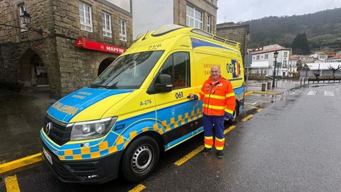 Jos� Ram�n Est�vez, t�cnico de emergencias sanitarias de Muros que acaba de jubilarse