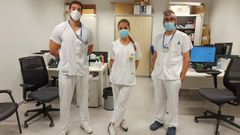 �scar, Julia y V�ctor, enfermeros del servicio de Urgencias del HUCA