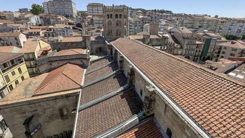 Catedral de Ourense. Vista del cimborrio desde los tejados.