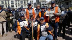 Un grupo de cazadores durante la manifestaci�n a favor de la caza en Oviedo