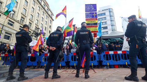 Protestas contra la monarqu�a y en favor de la vivienda coinciden en la entrega de los Premios Princesa