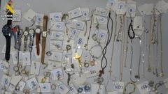 Parte de los objetos�recuperados por la Guardia Civil tras la detenci�n.